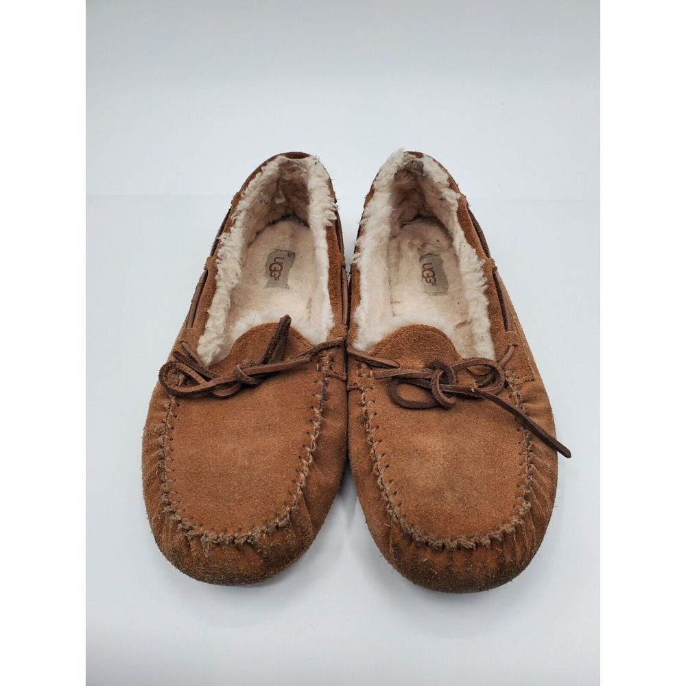 UGG Australia Women's Dakota‎ Moccasin Slipper Chestnut Color, Size 6